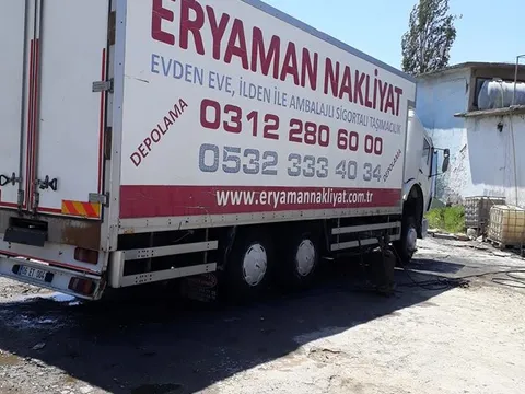Kamyonumuzun arka görünümünde yazan numaralarımız ve web adresimiz